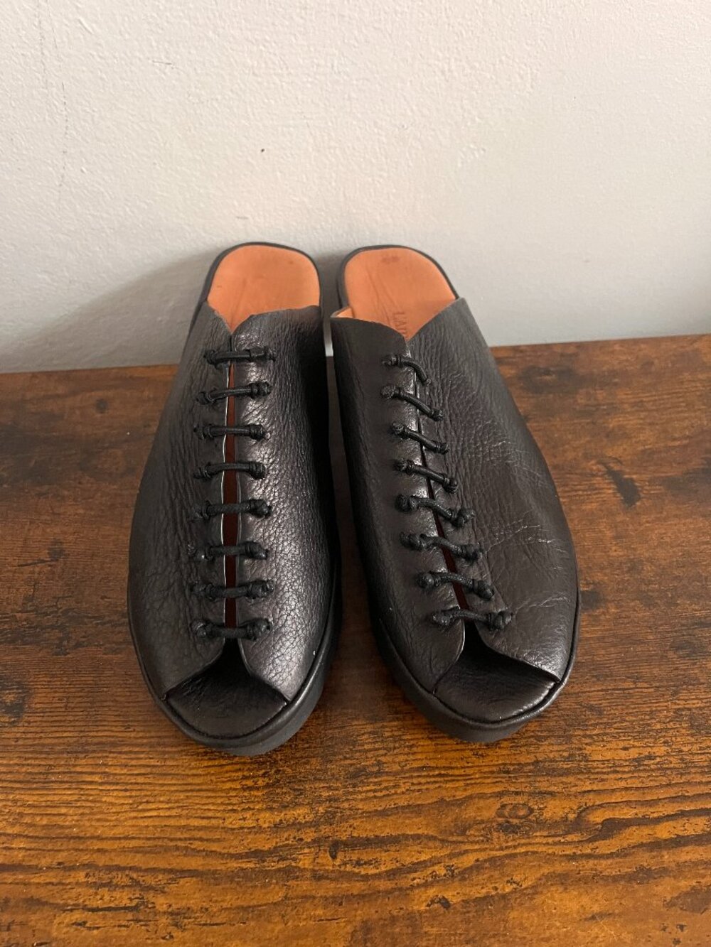 L’AMOUR DES PIEDS Black Leather Clogs